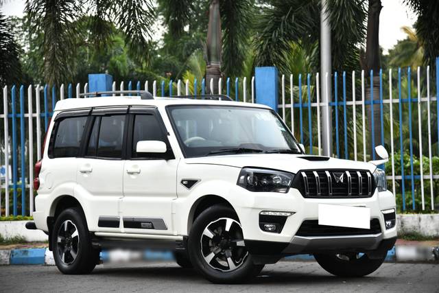 https://images10.gaadi.com/usedcar_image/4561585/original/processed_43f49c5135800167c3366060920bfa6e.jpg?imwidth=6400