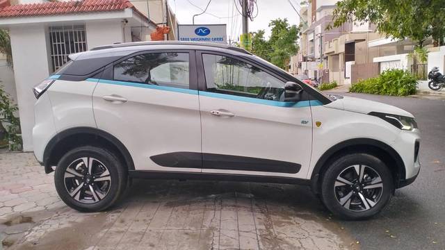 https://images10.gaadi.com/usedcar_image/4561588/original/processed_a3a2cf4ff3db4331329e8d6dfe8a3f1c.jpg?imwidth=6401