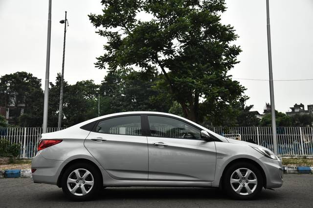 https://images10.gaadi.com/usedcar_image/4561590/original/processed_2a111fa21d0f39a46e3eb451f5515a6b.jpg?imwidth=6401