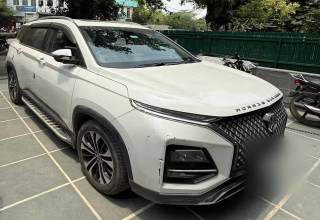 https://images10.gaadi.com/usedcar_image/4561600/original/00c231f5-5c7d-4df6-839a-09e694cb249e.?imwidth=6400
