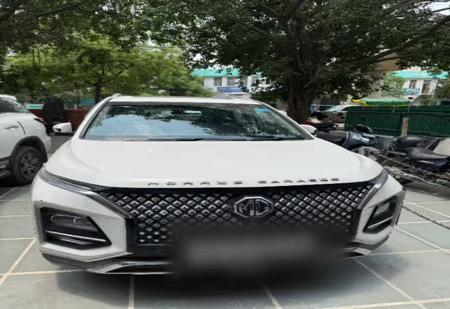 https://images10.gaadi.com/usedcar_image/4561600/original/48b38cde-b82e-4980-9074-692d3b908f78.?imwidth=6400