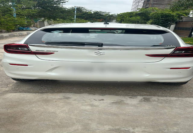 https://images10.gaadi.com/usedcar_image/4561613/original/c494863f-939d-4d7e-8519-7b5551345d1a.?imwidth=6400