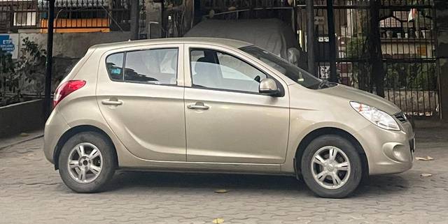https://images10.gaadi.com/usedcar_image/4561615/original/60f86ed9-4a35-47e7-884f-1b2a5dbb6271.jpg?imwidth=6400