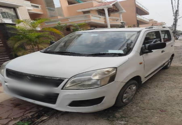 https://images10.gaadi.com/usedcar_image/4561618/original/8ce12ea4-9bc4-4725-b068-7598d4d7436e.?imwidth=6400