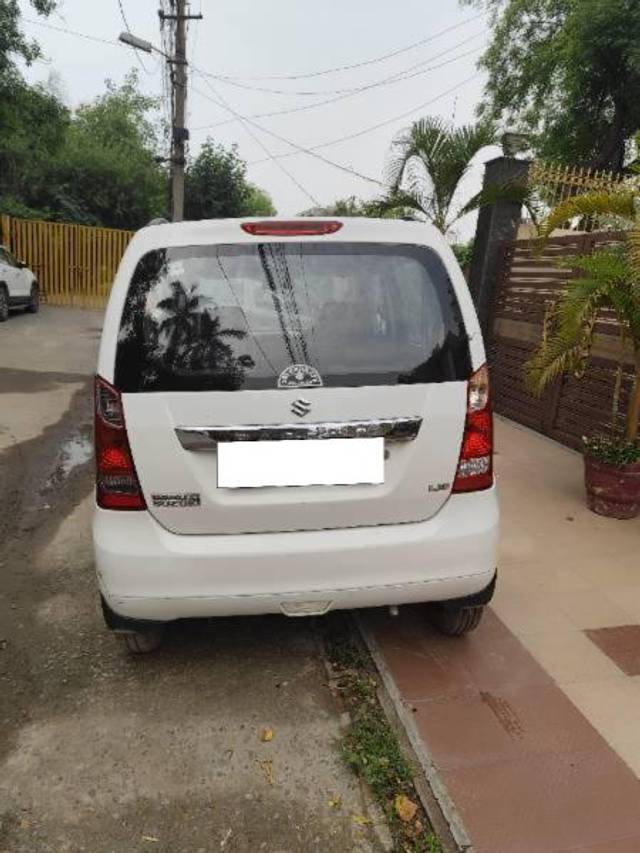 https://images10.gaadi.com/usedcar_image/4561618/original/processed_33f2f57f-35f3-4789-981e-59ffdf64c2ff.jpg?imwidth=6401
