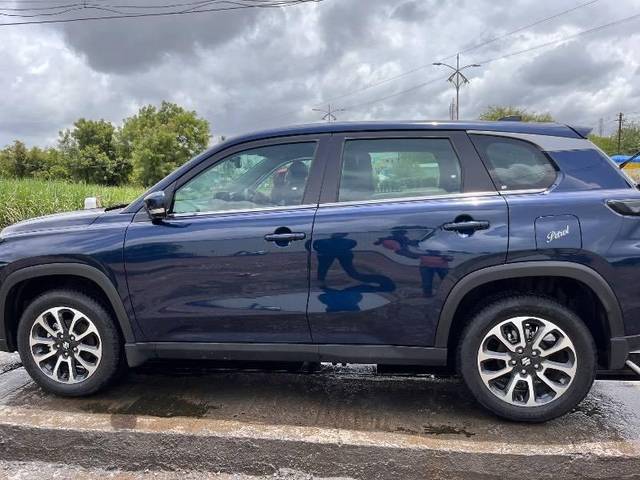 https://images10.gaadi.com/usedcar_image/4561662/original/processed_9b2bdef8-f413-44c9-ae99-7bd8596549bc.jpeg?imwidth=6401