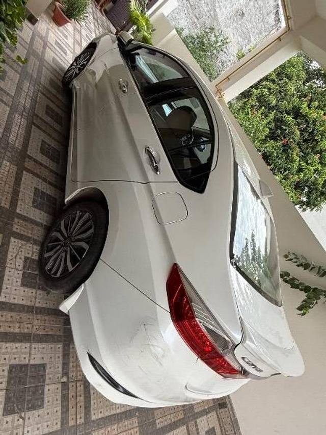 https://images10.gaadi.com/usedcar_image/4561697/original/processed_94256d88-d962-4cbc-9cad-7e83962d6884.jpeg?imwidth=6402