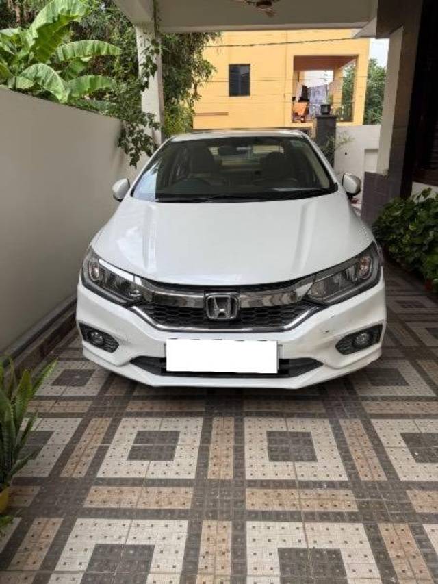 https://images10.gaadi.com/usedcar_image/4561697/original/processed_968454e1-4b53-4b1b-b238-3aa7b0eeaf09.jpeg?imwidth=6401