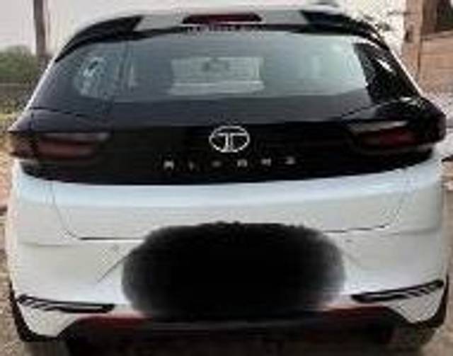 https://images10.gaadi.com/usedcar_image/4561728/original/processed_9c44c826-1ec7-434d-82e9-a2e19bd09e67.jpeg?imwidth=6402