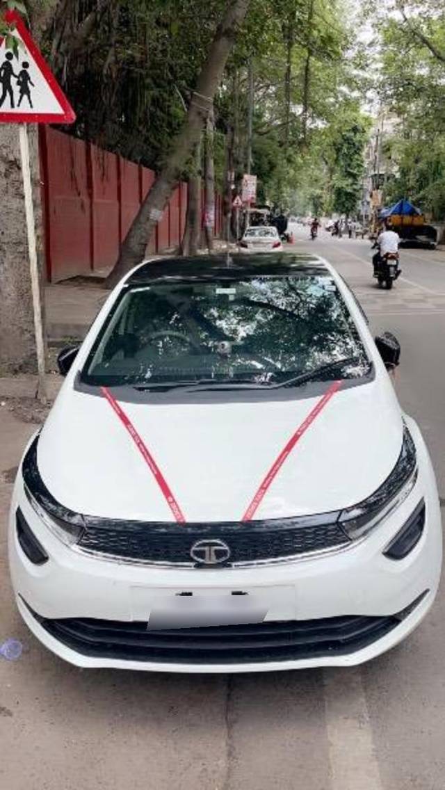 https://images10.gaadi.com/usedcar_image/4561758/original/processed_c6d8fe51-4b9d-4864-b039-2db589fea0e2.jpeg?imwidth=6400