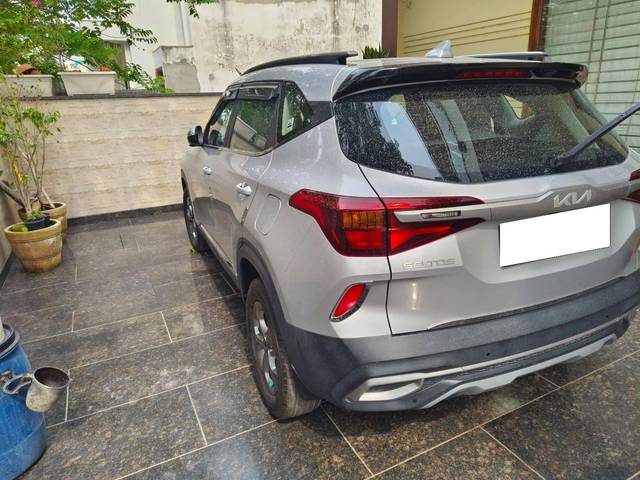 https://images10.gaadi.com/usedcar_image/4561770/original/processed_f3e2af7e-e0af-42af-9fdc-517da6bd40a9.jpg?imwidth=6400