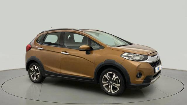 https://images10.gaadi.com/usedcar_image/4561783/original/8244118507155f93e383894429cf810d.jpg?imwidth=6400