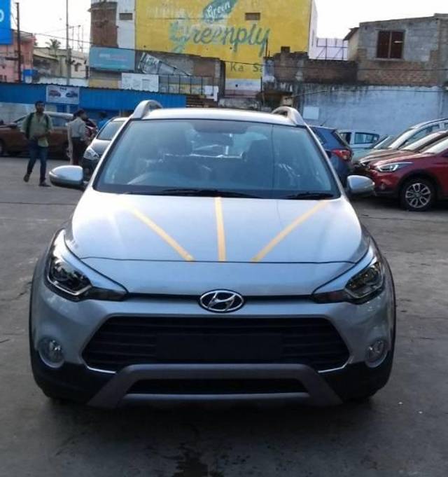 https://images10.gaadi.com/usedcar_image/4561804/original/processed_e91ddf0a-4c97-40de-95aa-1c052169a241.jpg?imwidth=6400