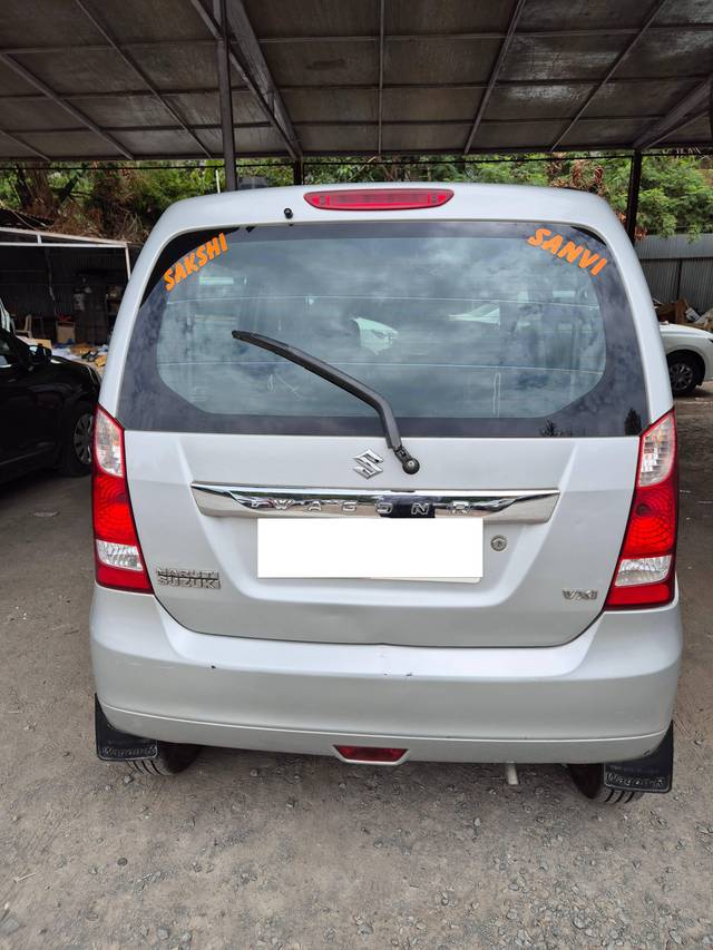 https://images10.gaadi.com/usedcar_image/4561808/original/processed_6e705490-2a38-4644-b93f-ff9a03d59f0d.jpg?imwidth=6401