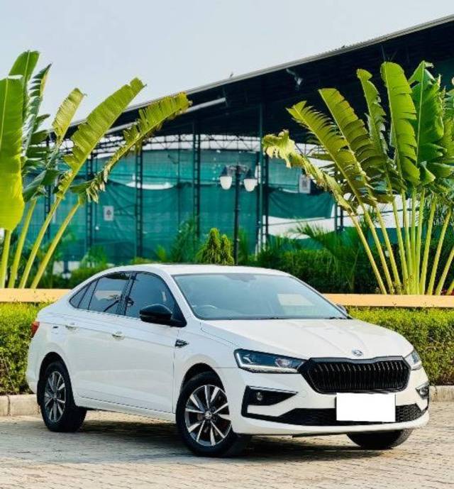 https://images10.gaadi.com/usedcar_image/4561876/original/processed_f9e0e7b2-9a9d-42b8-900e-46270859b62c.jpeg?imwidth=6400
