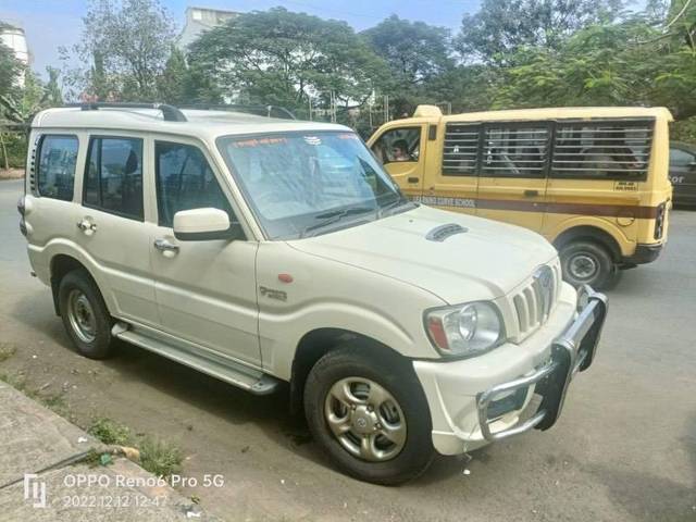 https://images10.gaadi.com/usedcar_image/4561883/original/processed_3c9943a4-1ed6-4a16-bfad-44858278a555.jpeg?imwidth=6402
