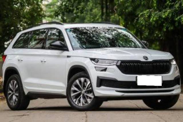 https://images10.gaadi.com/usedcar_image/4561939/original/processed_97a903f95575c78403af5e929ccff938.jpg?imwidth=6400