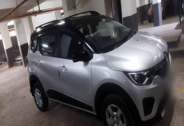 https://images10.gaadi.com/usedcar_image/4561945/original/c7eb4616-4d96-4c31-b11a-648828894d8a.?imwidth=6400