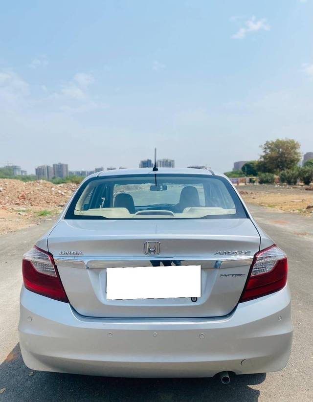 https://images10.gaadi.com/usedcar_image/4562018/original/processed_b561769aa2259c71dee536532bac892b.jpg?imwidth=6402