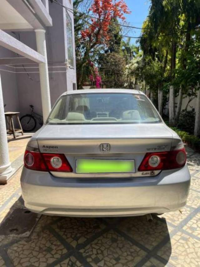 https://images10.gaadi.com/usedcar_image/4562028/original/processed_414788d9-3d46-4c52-83bd-42fe3317c8e0.jpg?imwidth=6401