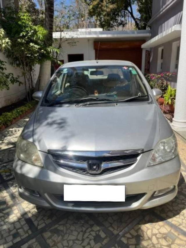 https://images10.gaadi.com/usedcar_image/4562028/original/processed_7799d37c-5e6a-4837-a1b8-2d06743465fb.jpg?imwidth=6400