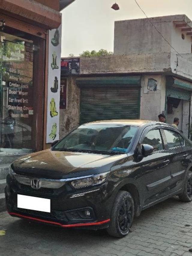 https://images10.gaadi.com/usedcar_image/4562038/original/processed_dad380e0-a108-4456-9423-bb847ddd2b5b.jpg?imwidth=6400