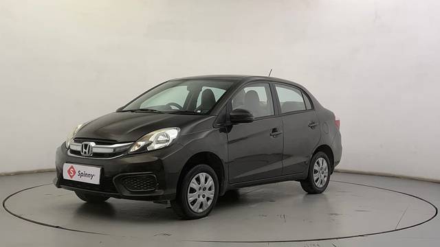 https://images10.gaadi.com/usedcar_image/4562112/original/8c0a22e1fd80510c2da1eb5fe5e7ab06.JPG?imwidth=6400