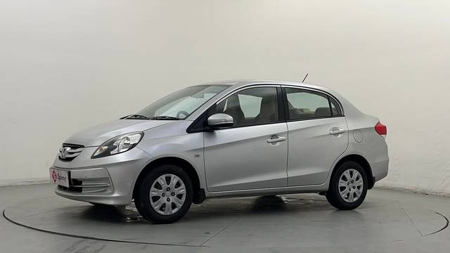 https://images10.gaadi.com/usedcar_image/4562123/original/4753ea32713baa5f6cf931282060a931.JPG?imwidth=6400