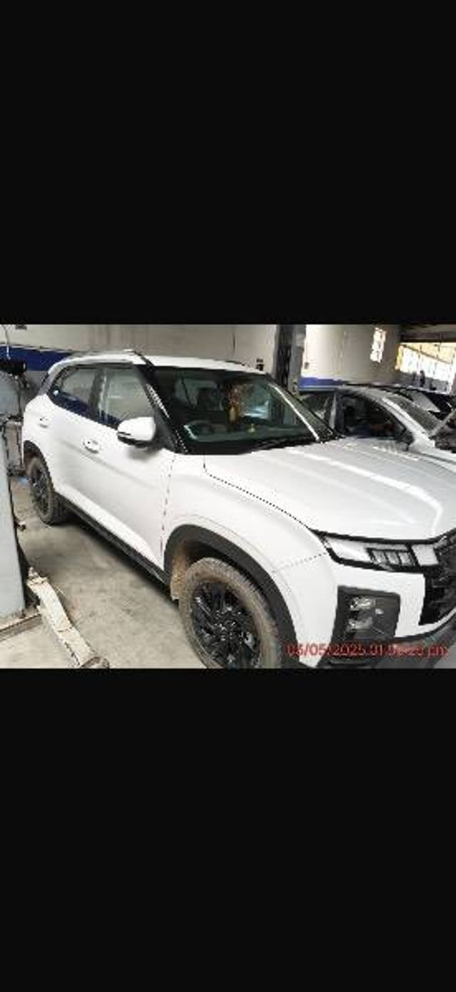 https://images10.gaadi.com/usedcar_image/4562188/original/processed_0e60c025-24db-4033-8d08-3d8f59aeef81.png?imwidth=6402