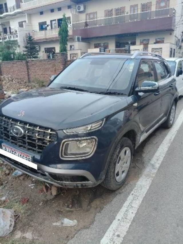 https://images10.gaadi.com/usedcar_image/4562202/original/processed_20d95757-3e27-4a4d-9e71-e19da56810ce.jpg?imwidth=6401