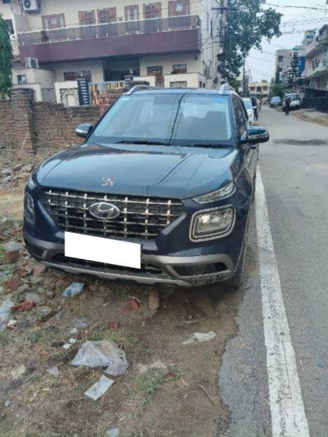 https://images10.gaadi.com/usedcar_image/4562202/original/processed_ca4cff83-c149-48ec-b19c-5d06aaccf7b4.jpg?imwidth=6402