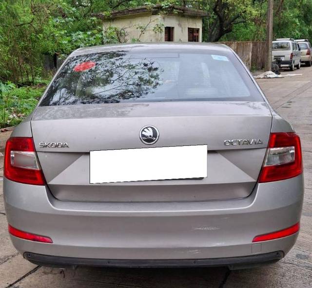 https://images10.gaadi.com/usedcar_image/4562221/original/processed_ace6eef3752adfb9cb810f8b48bc705d.jpg?imwidth=6402