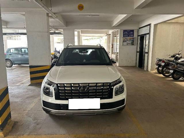 https://images10.gaadi.com/usedcar_image/4562222/original/processed_693b69cf-b1af-4fed-ba92-1ffa8df90157.jpeg?imwidth=6401
