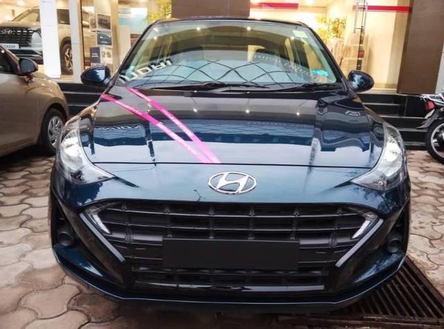 https://images10.gaadi.com/usedcar_image/4562228/original/processed_87b77e6d-f7ef-4e2c-b4c2-93eb92a2f53a.jpg?imwidth=6400