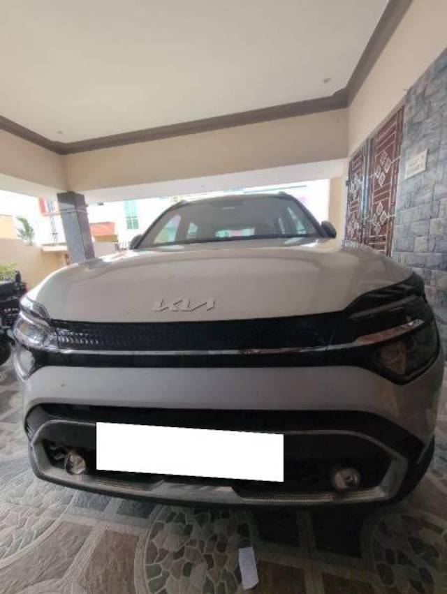 https://images10.gaadi.com/usedcar_image/4562229/original/processed_6686e8b2-0031-4602-b5e7-8b65843da345.jpg?imwidth=6400