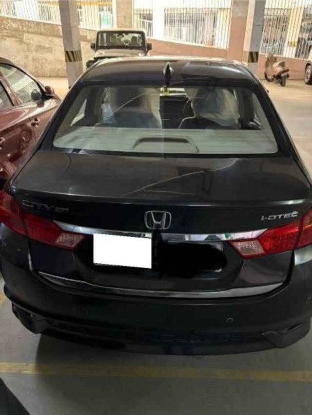 https://images10.gaadi.com/usedcar_image/4562273/original/processed_18f5fe59-33fe-4cf3-aa48-05ea3fa70af4.jpeg?imwidth=6400