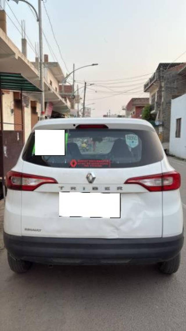 https://images10.gaadi.com/usedcar_image/4562276/original/processed_5686e883-4bd7-40df-b838-d0a8afb5ab2c.jpg?imwidth=6402