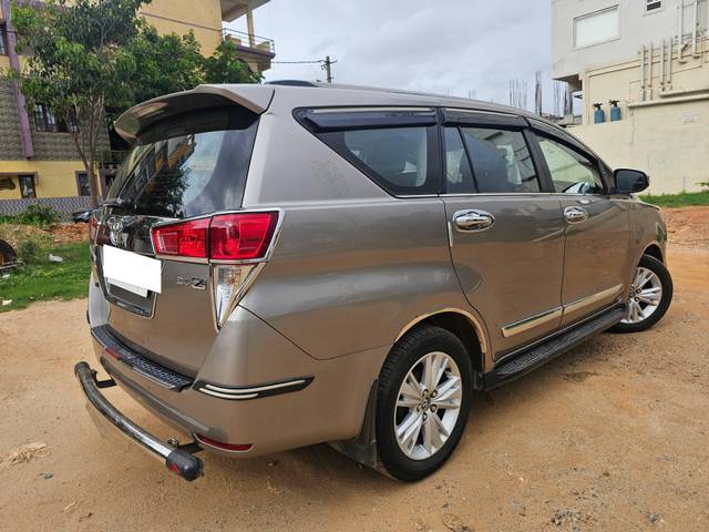 https://images10.gaadi.com/usedcar_image/4562283/original/processed_b3ce9ac865eb5b824e9af7b6d9ede5ca.jpg?imwidth=6402
