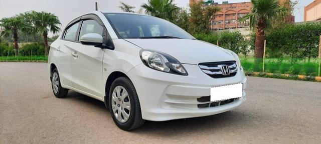 https://images10.gaadi.com/usedcar_image/4562325/original/processed_052892aca8c37bd7081dca85f2bb7818.jpg?imwidth=6400