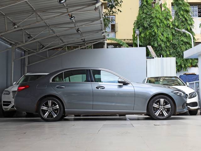 https://images10.gaadi.com/usedcar_image/4562329/original/ca6ff456ea75f6546803dea8a4b9189d.jpg?imwidth=6401