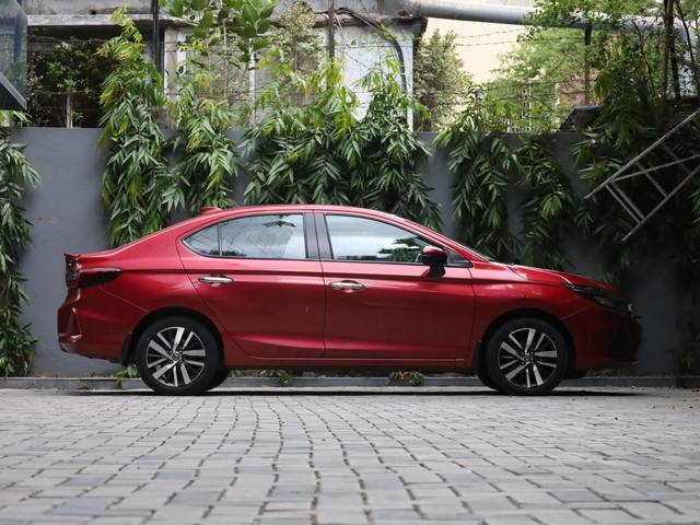 https://images10.gaadi.com/usedcar_image/4562334/original/70c25f911e9bb6526e059124c6e82f1f.jpg?imwidth=6401