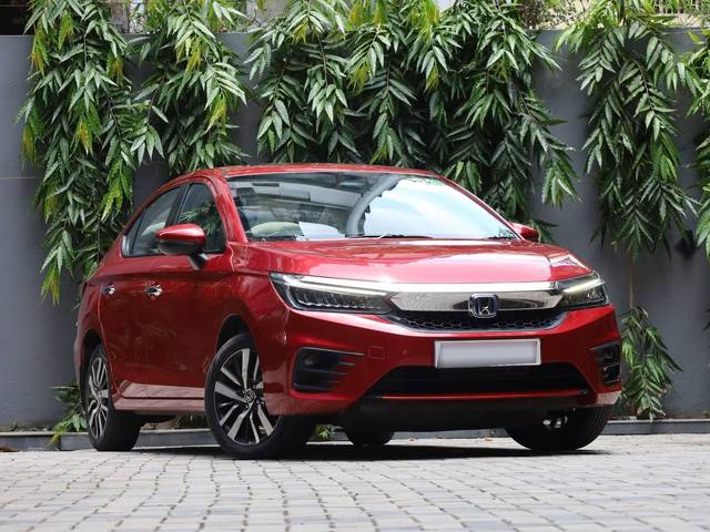 https://images10.gaadi.com/usedcar_image/4562334/original/processed_16638f95daab8e02078686954e3a71c3.jpg?imwidth=6400