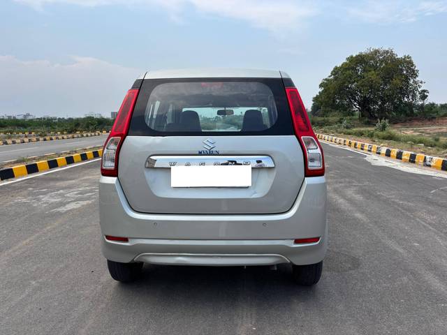 https://images10.gaadi.com/usedcar_image/4562336/original/processed_2a00fa0ff21fd5d0fec6a12fe8418e62.jpg?imwidth=6402