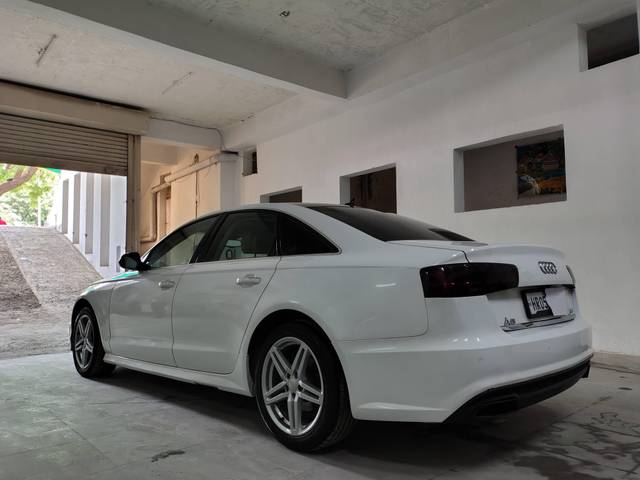 https://images10.gaadi.com/usedcar_image/4562337/original/processed_740e56000ea35f1301cd72fee419ed47.jpg?imwidth=6402