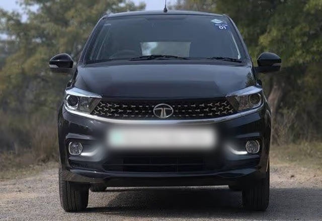 https://images10.gaadi.com/usedcar_image/4562352/original/e11c37c9-5b40-4e9f-af0d-f9045656297a.?imwidth=6400