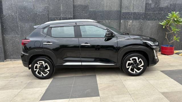 https://images10.gaadi.com/usedcar_image/4562357/original/processed_28af1685bc31eafbe9dae58c6b8592f2.jpg?imwidth=6401