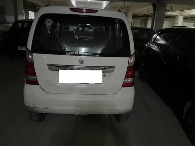 https://images10.gaadi.com/usedcar_image/4562360/original/processed_526e58d8-f4cd-49e4-a68e-427996d2940f.jpg?imwidth=6402