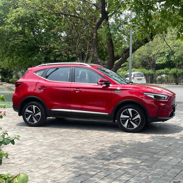 https://images10.gaadi.com/usedcar_image/4562372/original/processed_1d7a91d83ff485002287b4345885b52d.jpg?imwidth=6401