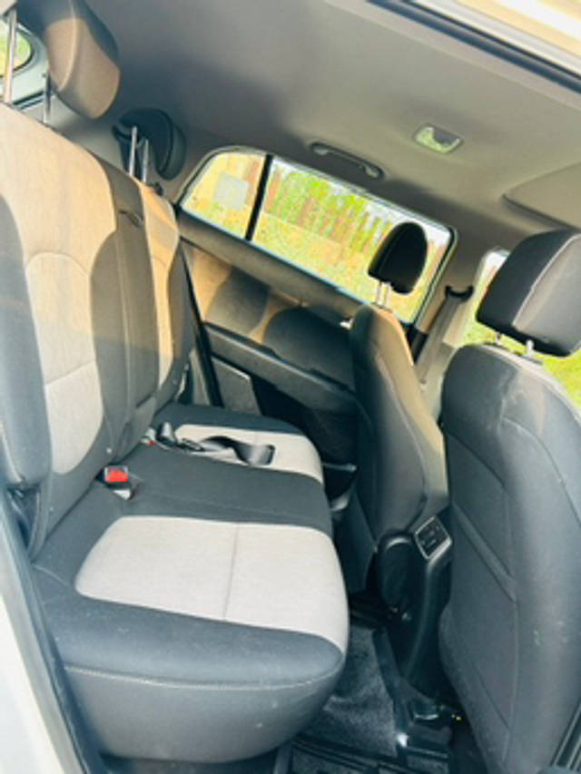 https://images10.gaadi.com/usedcar_image/4562379/original/42614f256fbd5c3a4fc59f213e28b91f.jpg?imwidth=6402