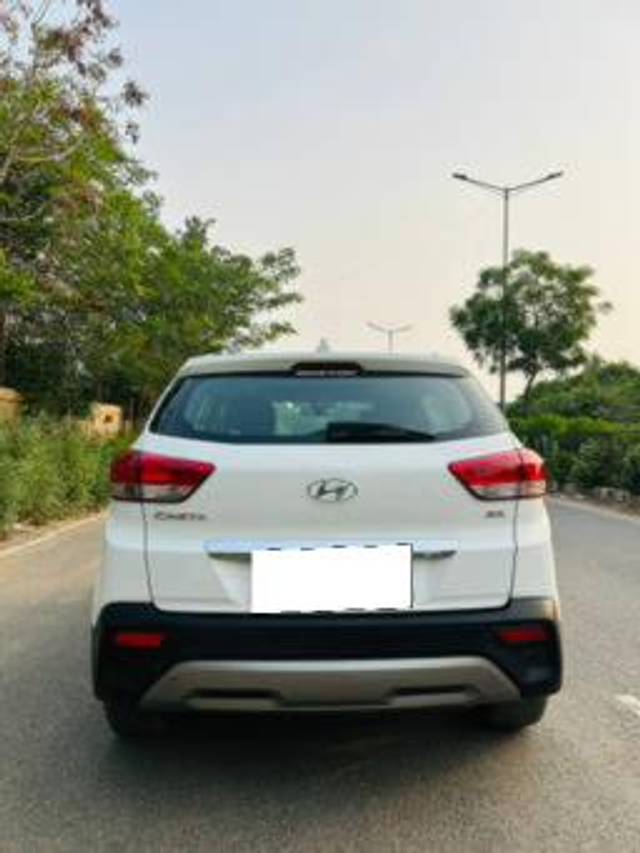 https://images10.gaadi.com/usedcar_image/4562379/original/processed_3fb4da34d32aafab85154897ee4ecc12.jpg?imwidth=6401